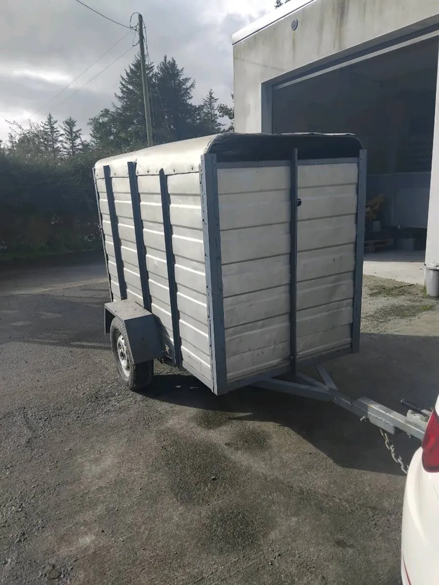 Trailer - Image 1