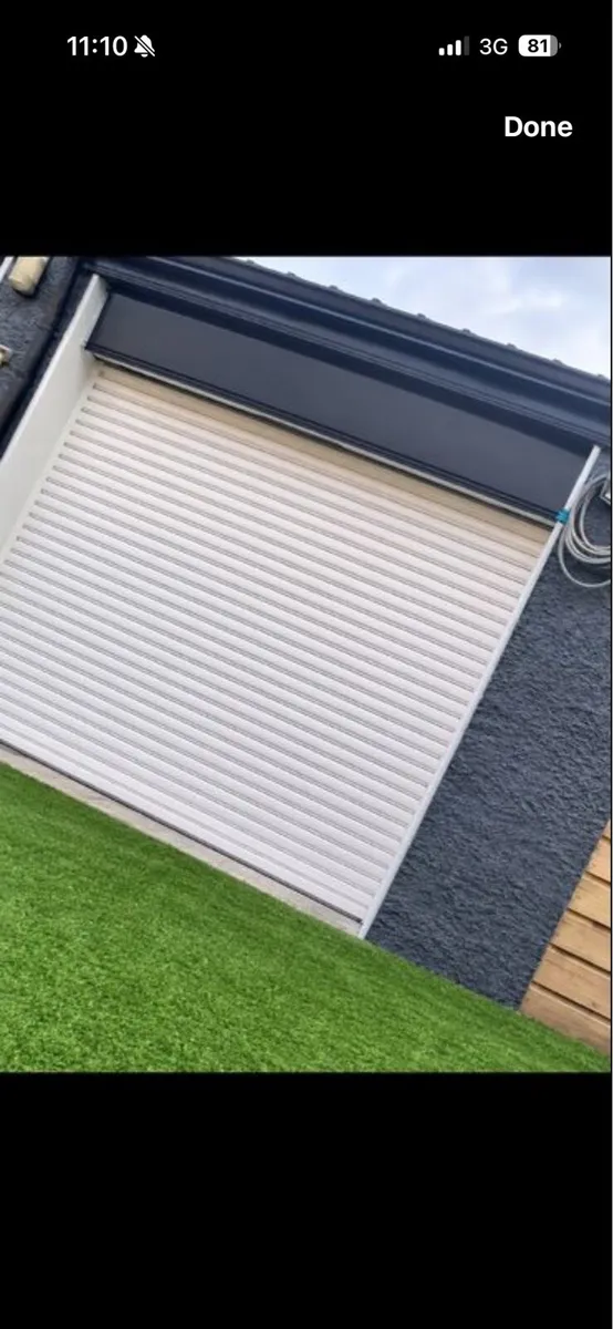 Roller shutter door