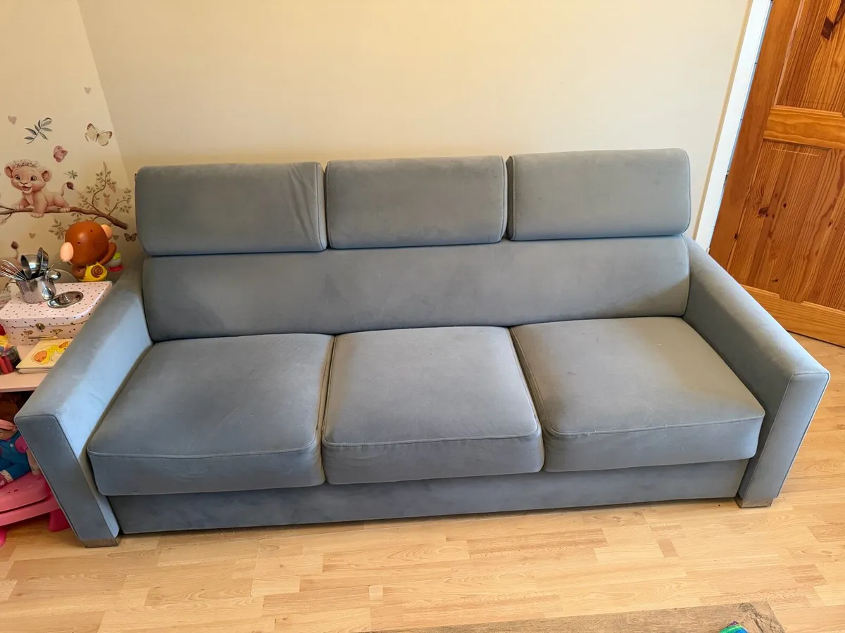 Stunning 3+2 Seater Grey Sofa Set - Image 1