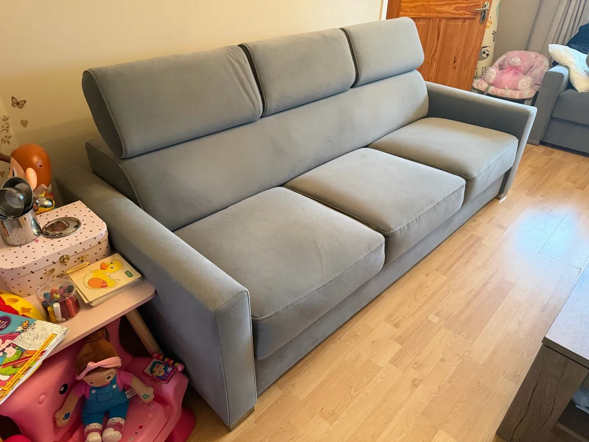 Stunning 3+2 Seater Grey Sofa Set - Image 4