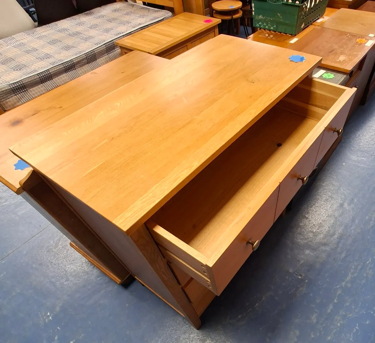 CHESTCOF DRAWERS - 4 DRAWER - Image 4