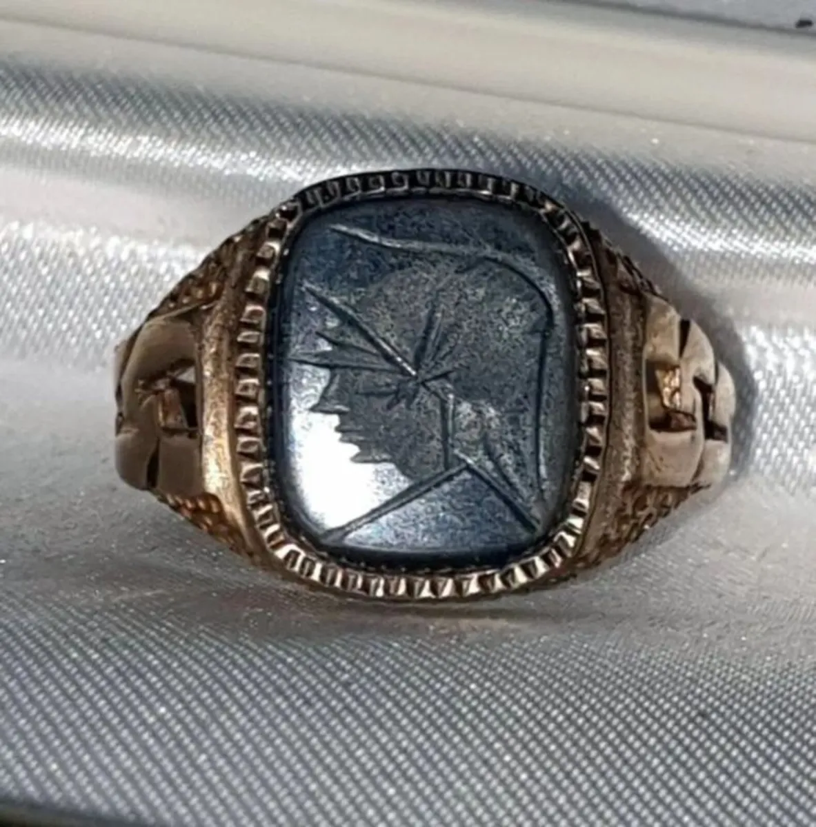 Vintage 9ct Gold Men’s Signet Ring - Image 1