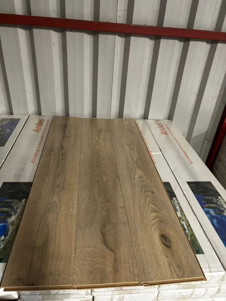 New 8mm Paris Laminated Flooring - Image 4