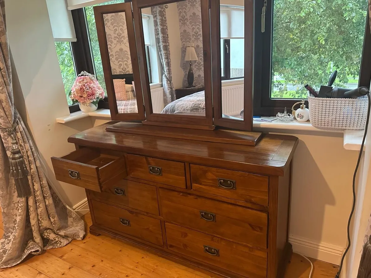 Bedroom furniture, - Image 1