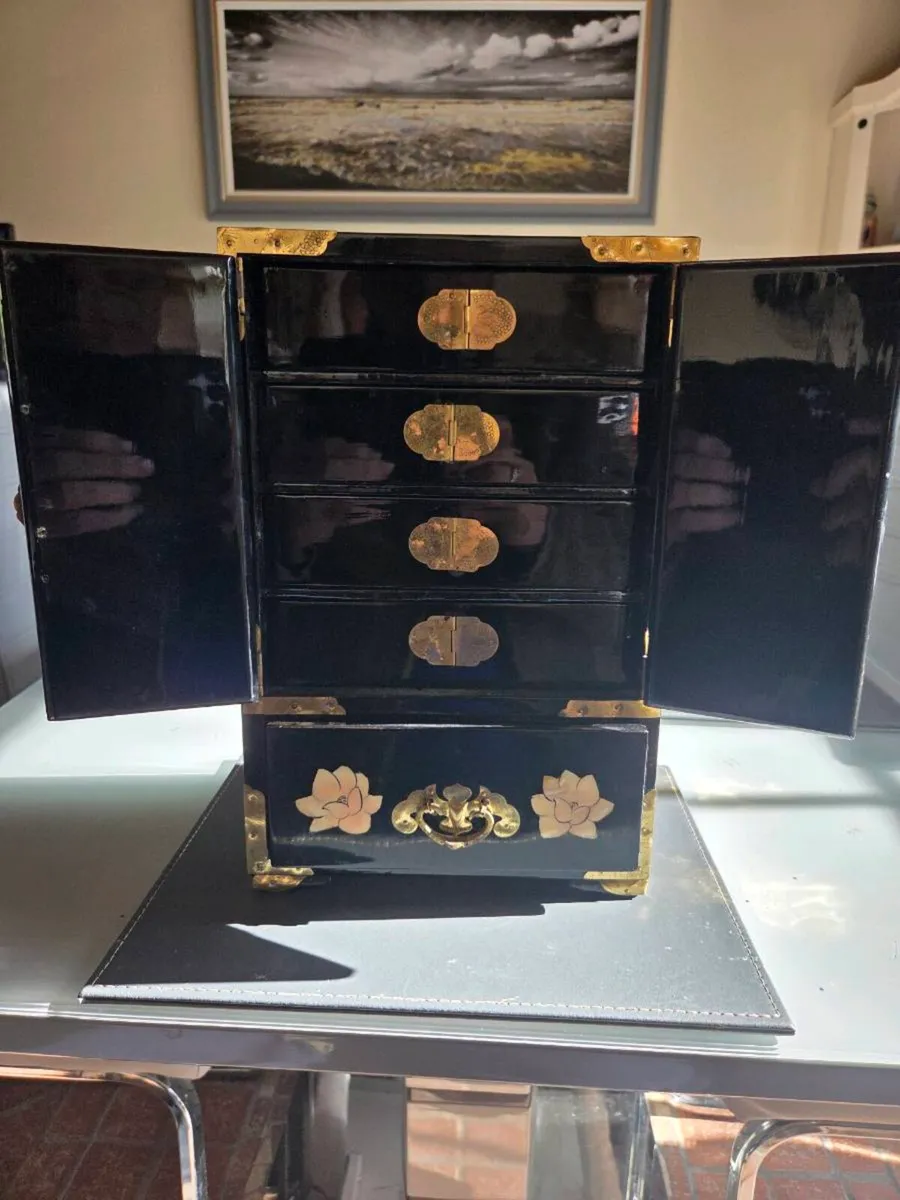 Jewellery box - Image 1
