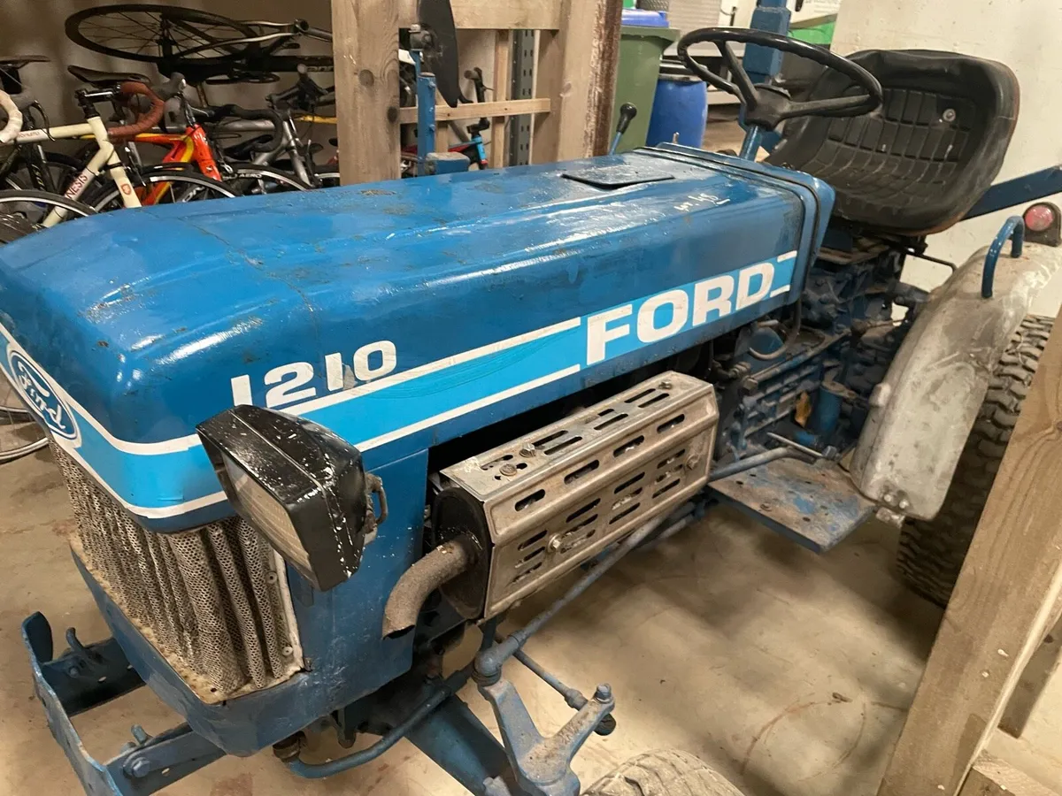 Ford 1210 Tractor - Image 2