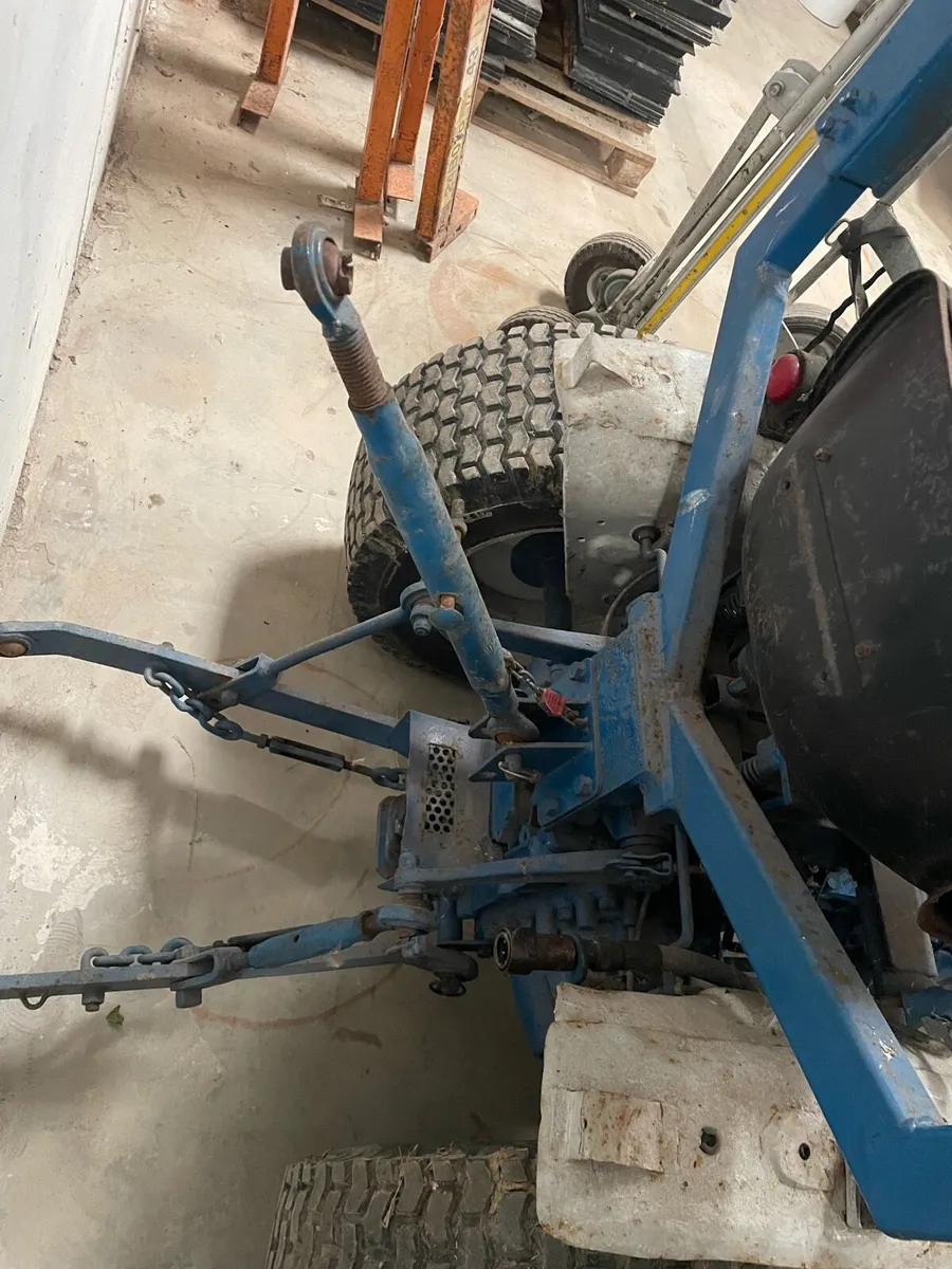 Ford 1210 Tractor - Image 3