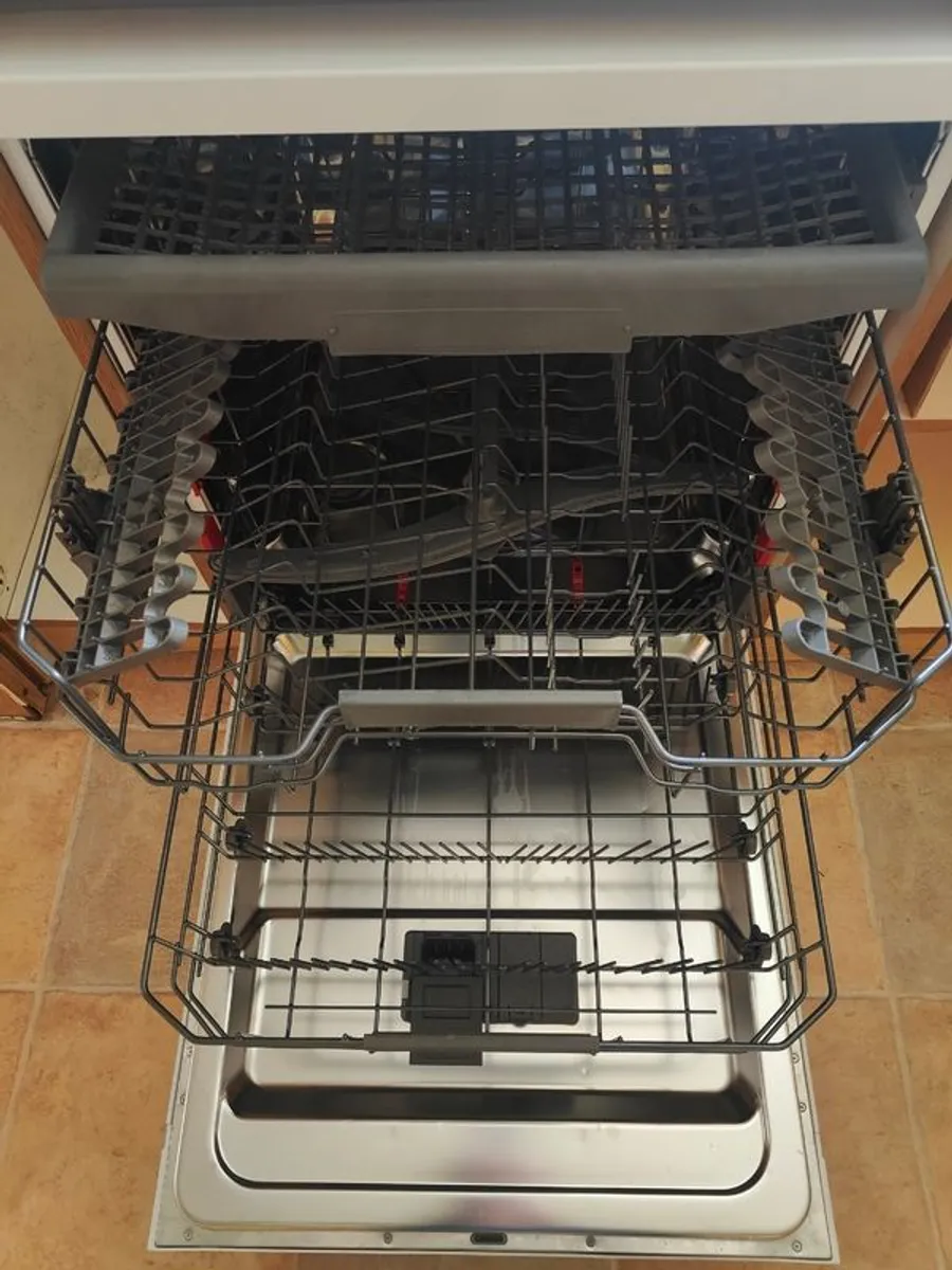 Dishwasher - Image 2