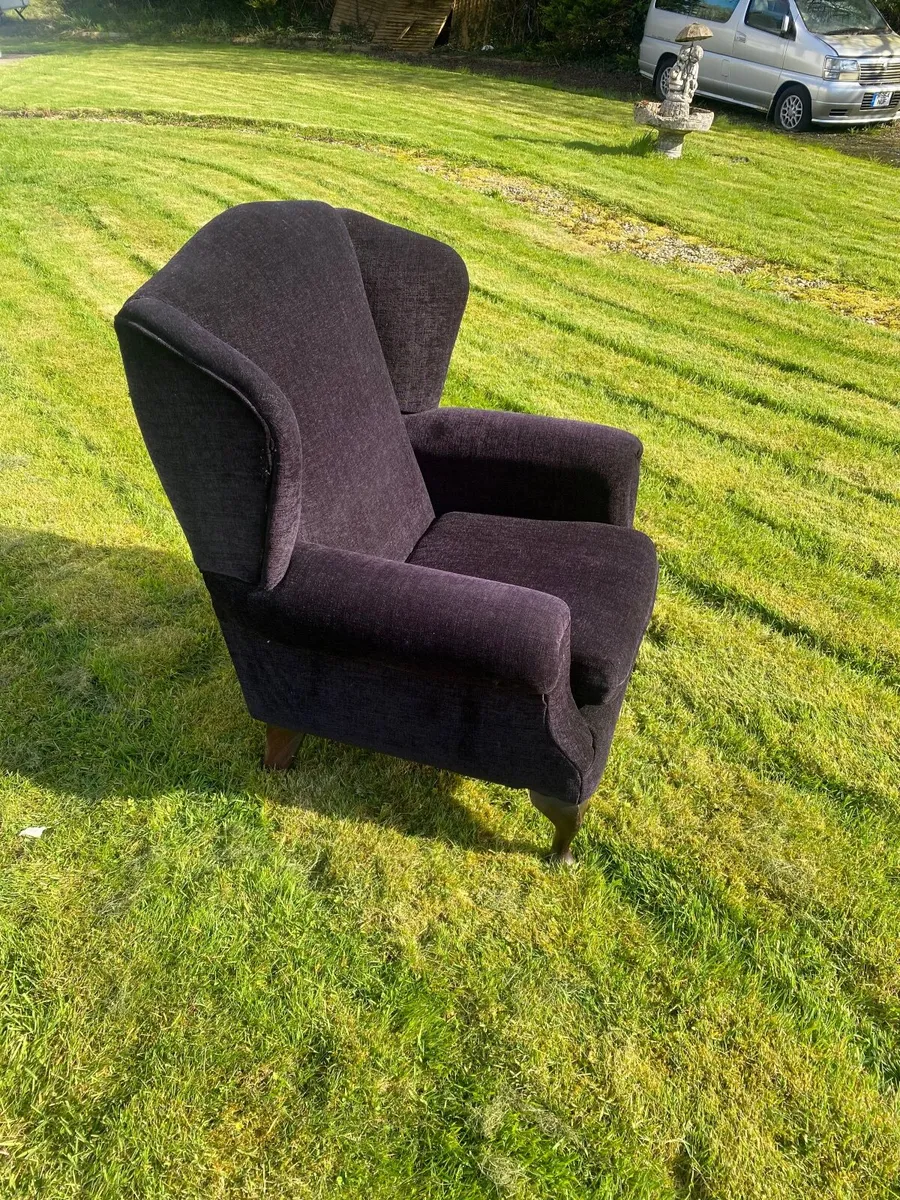 Queen Anne Comfy Wingback Chair - Image 3