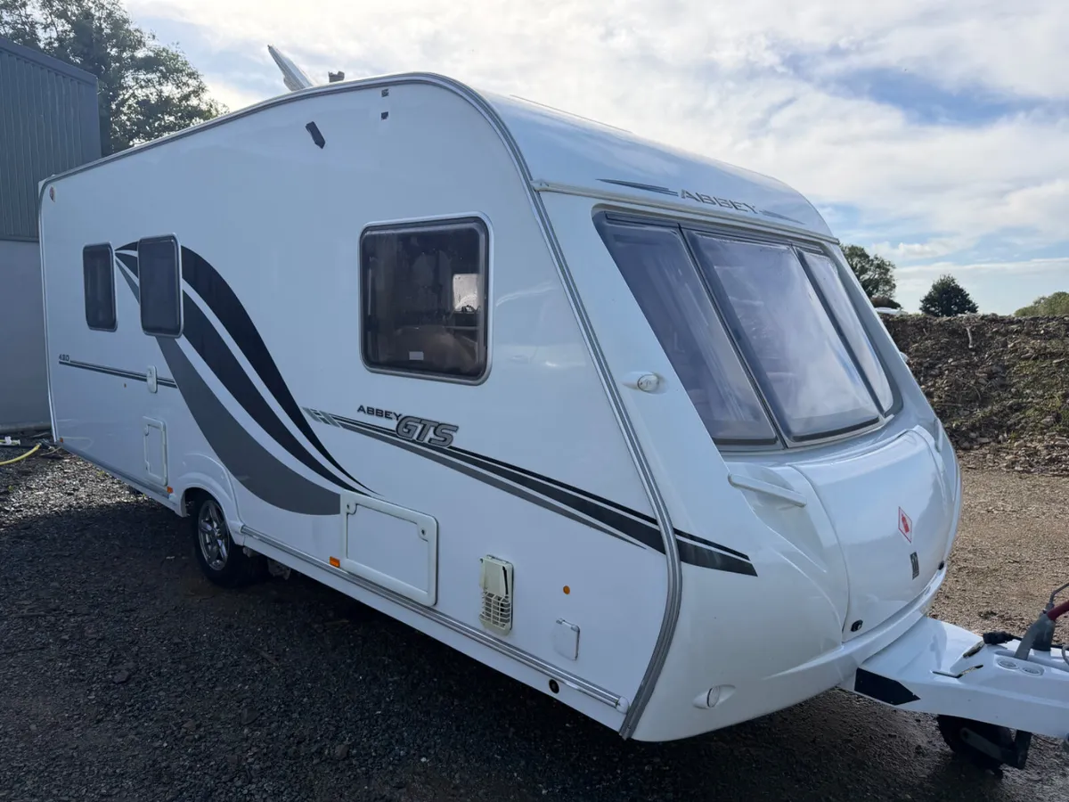 Swift Abbey GTS 420 – Excellent Condition - Image 1