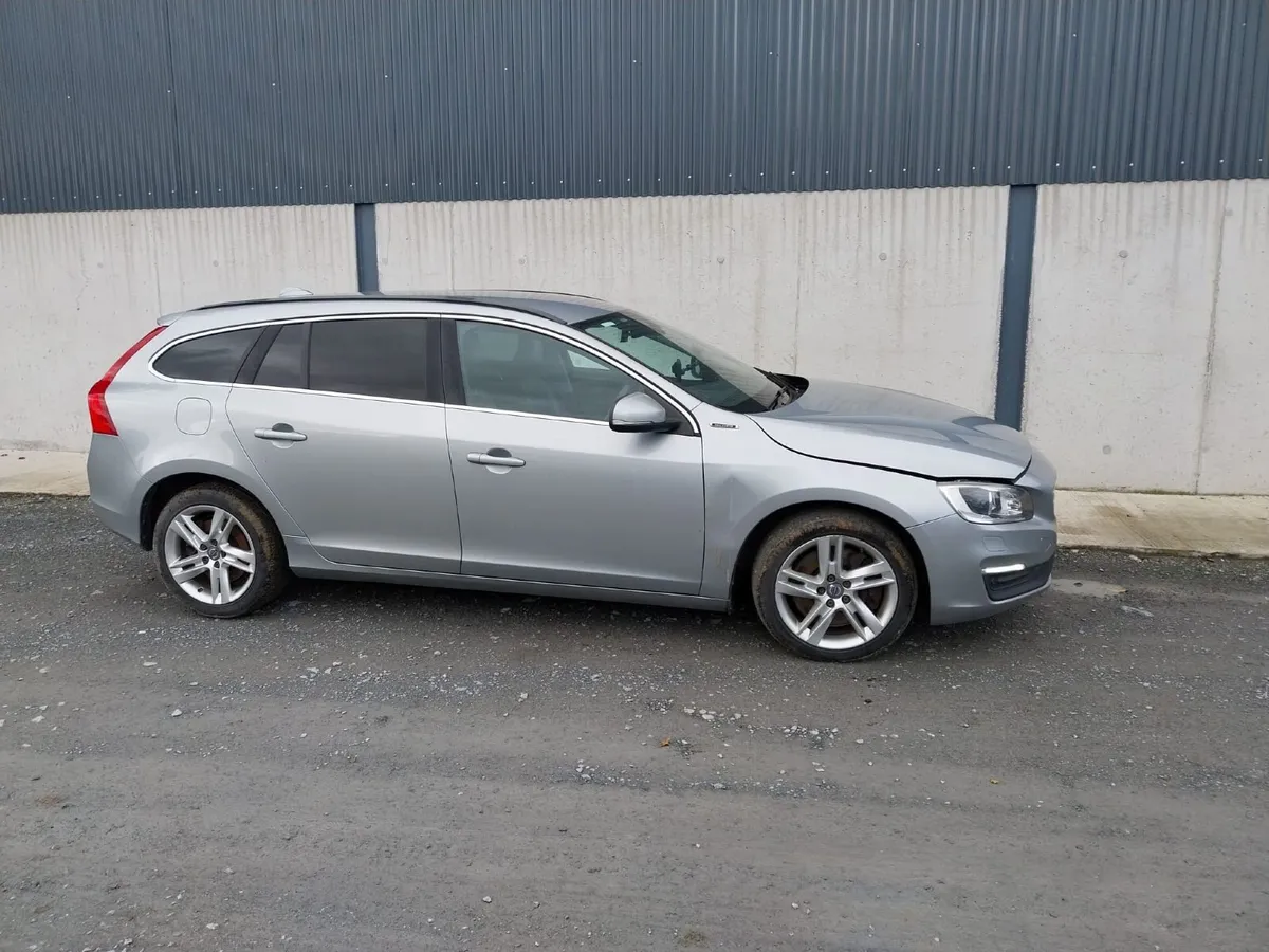 2016 Volvo V60 Diesel/ Hybrid     Automatic - Image 2