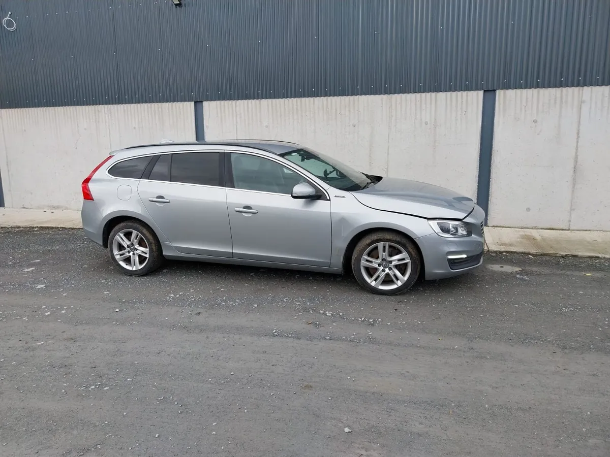 2016 Volvo V60 Diesel/ Hybrid     Automatic - Image 3