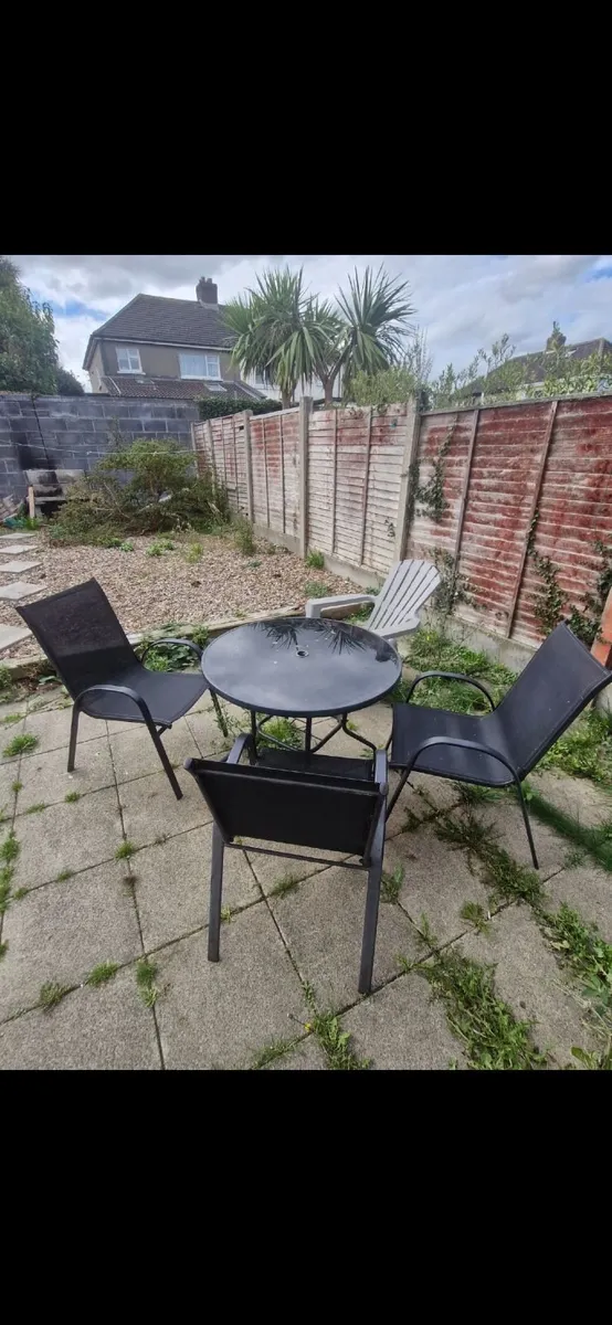 Table and 5 chairs - Image 2