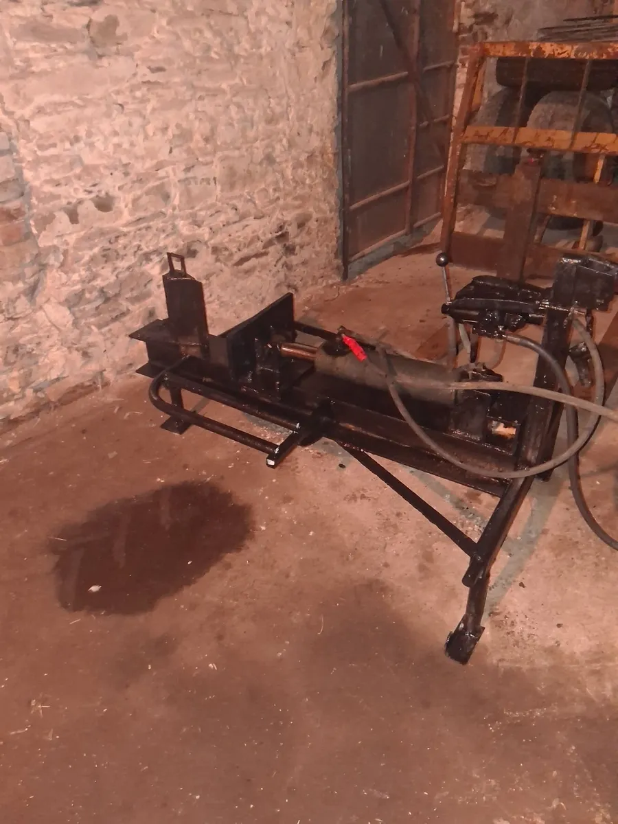 Log splitter - Image 1