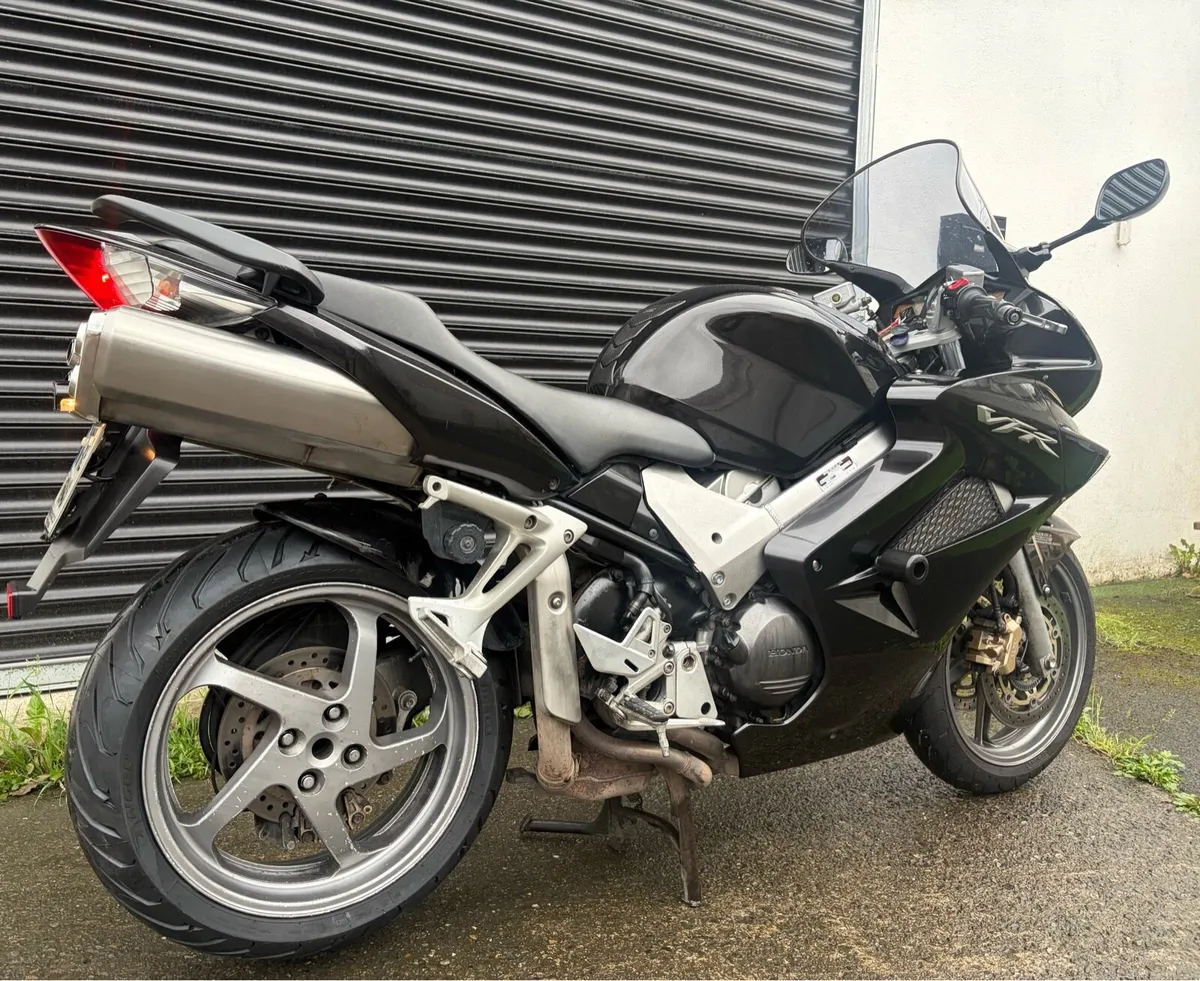 HONDA VFR800 - Image 3