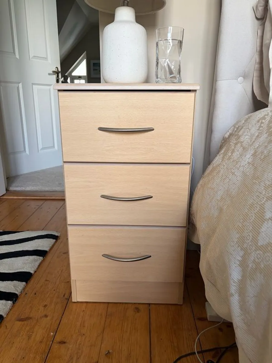 Bedroom Wardrobe/Other furniture. - Image 3