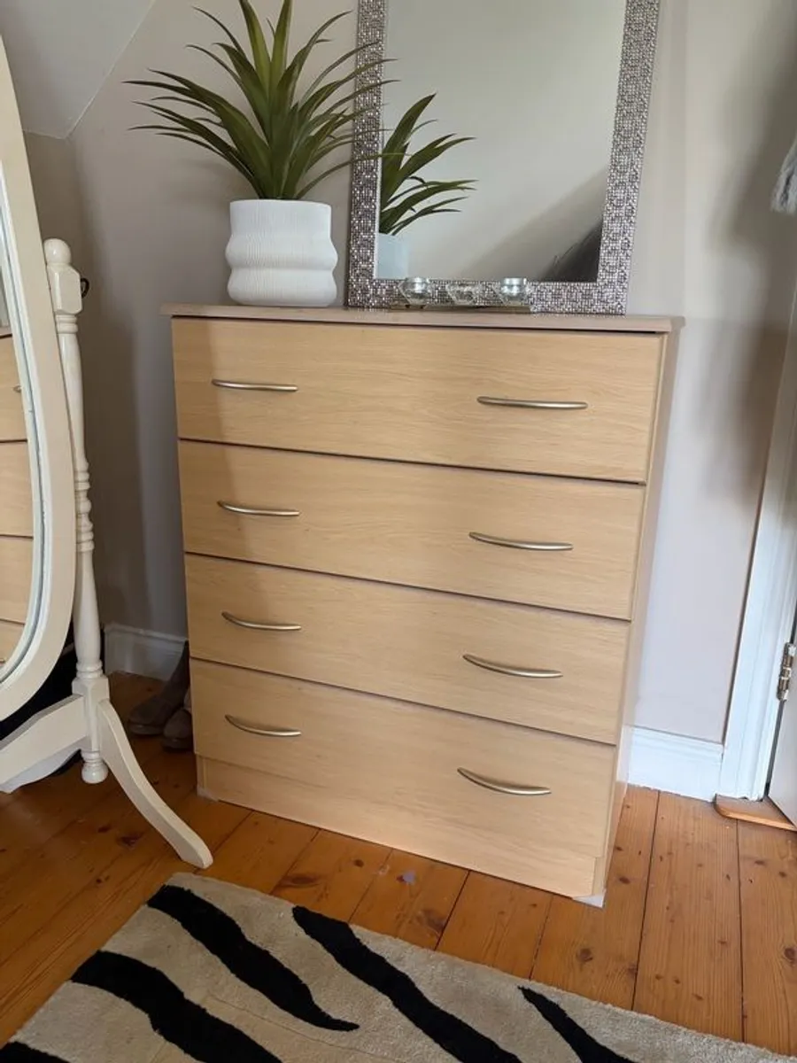 Bedroom Wardrobe/Other furniture. - Image 4
