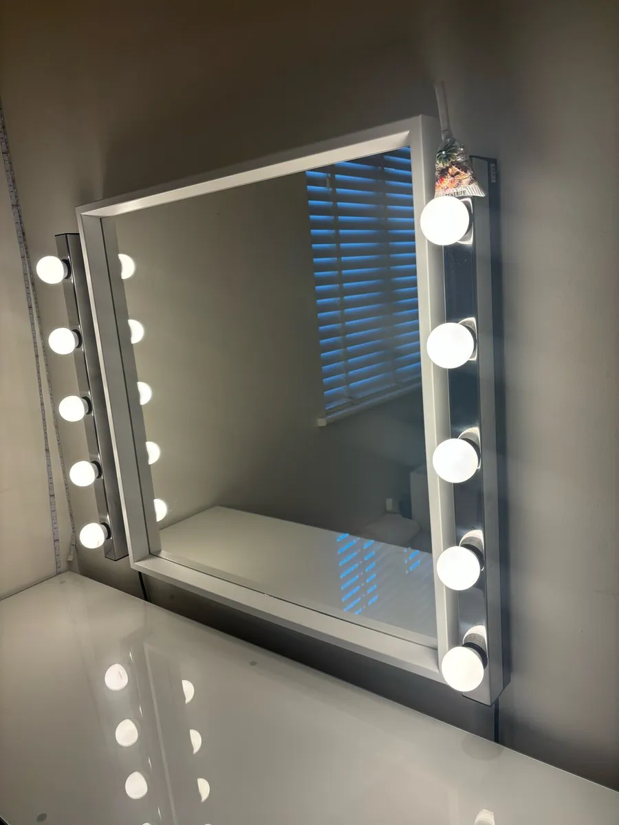 LED Lights & Mirror - Image 4