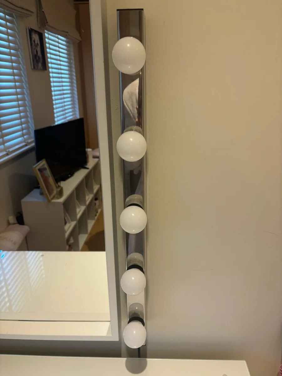 LED Lights & Mirror - Image 2