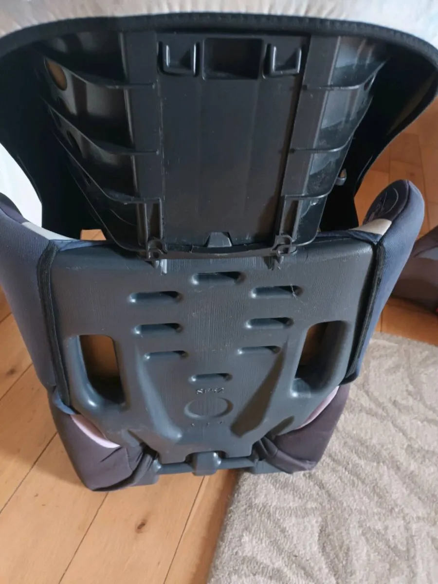 Car seat 💺 for  sale - Image 3