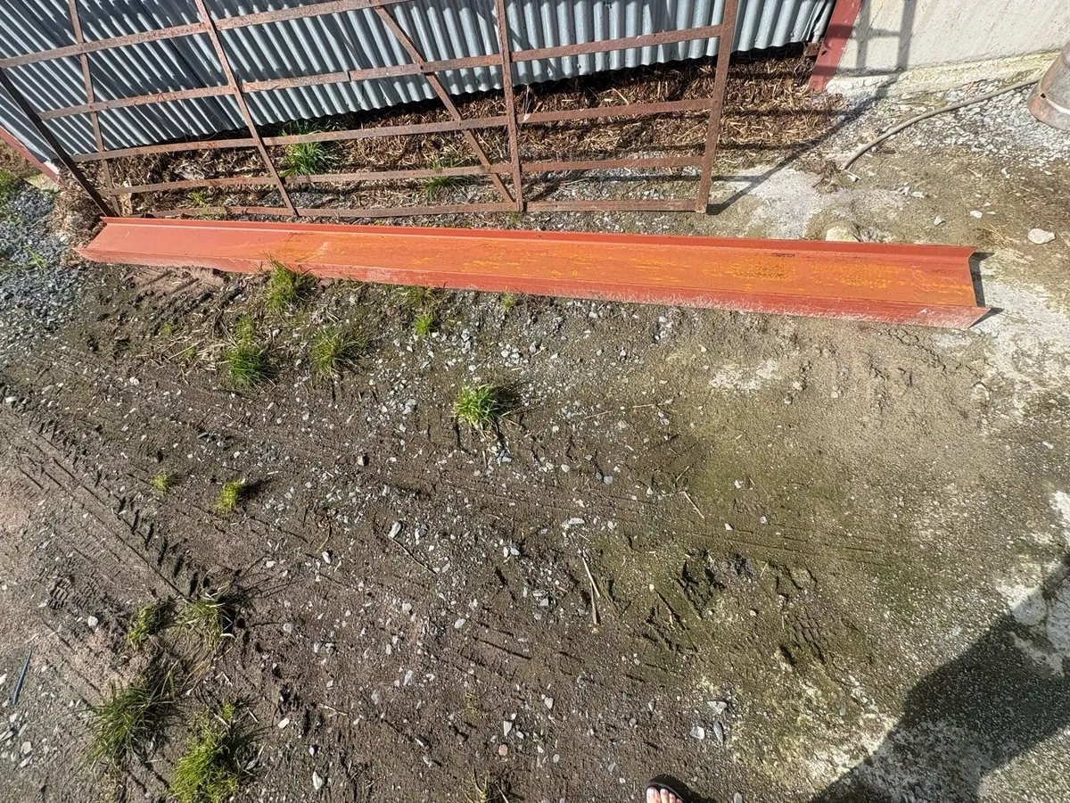 Steel Channel / Beam 4290 x 254 x 102mm - Image 2