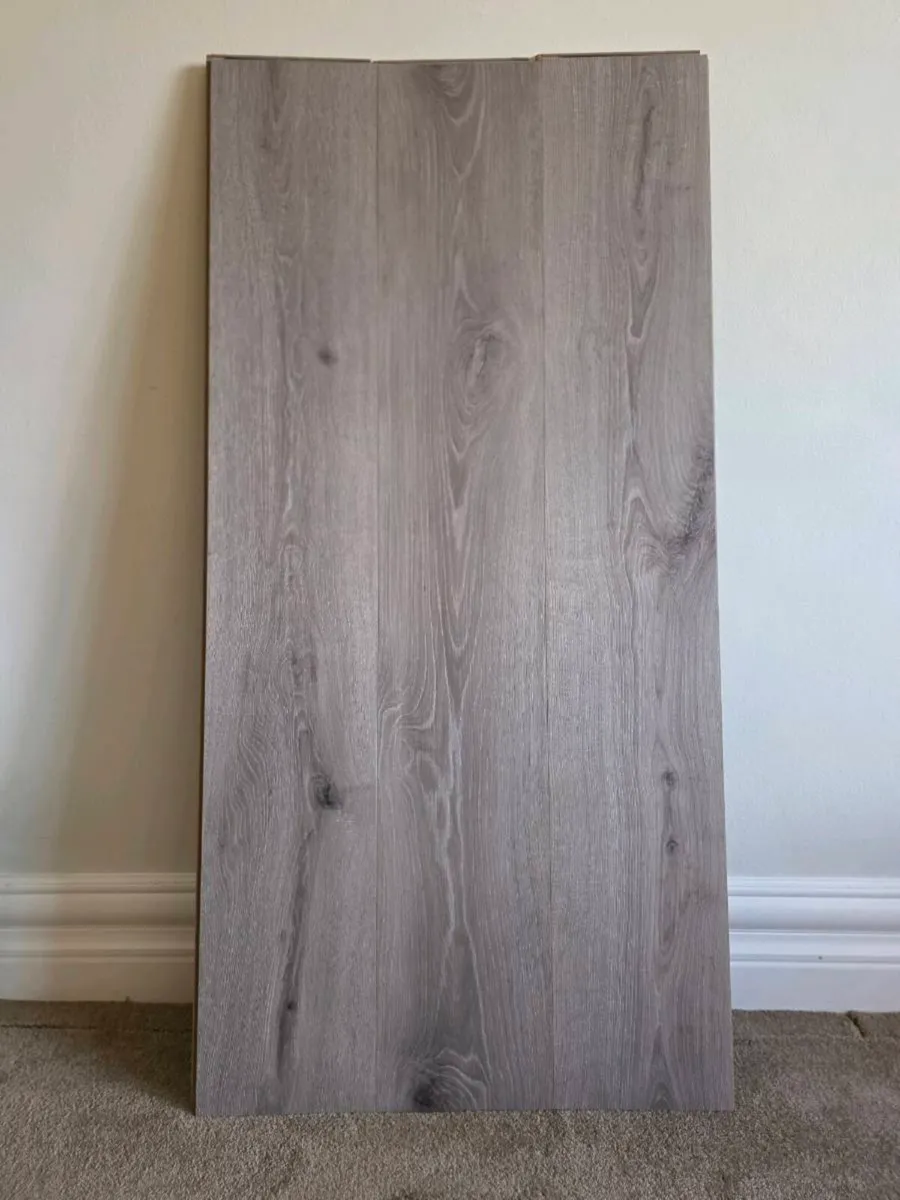 Brand new laminate flooring - Image 2