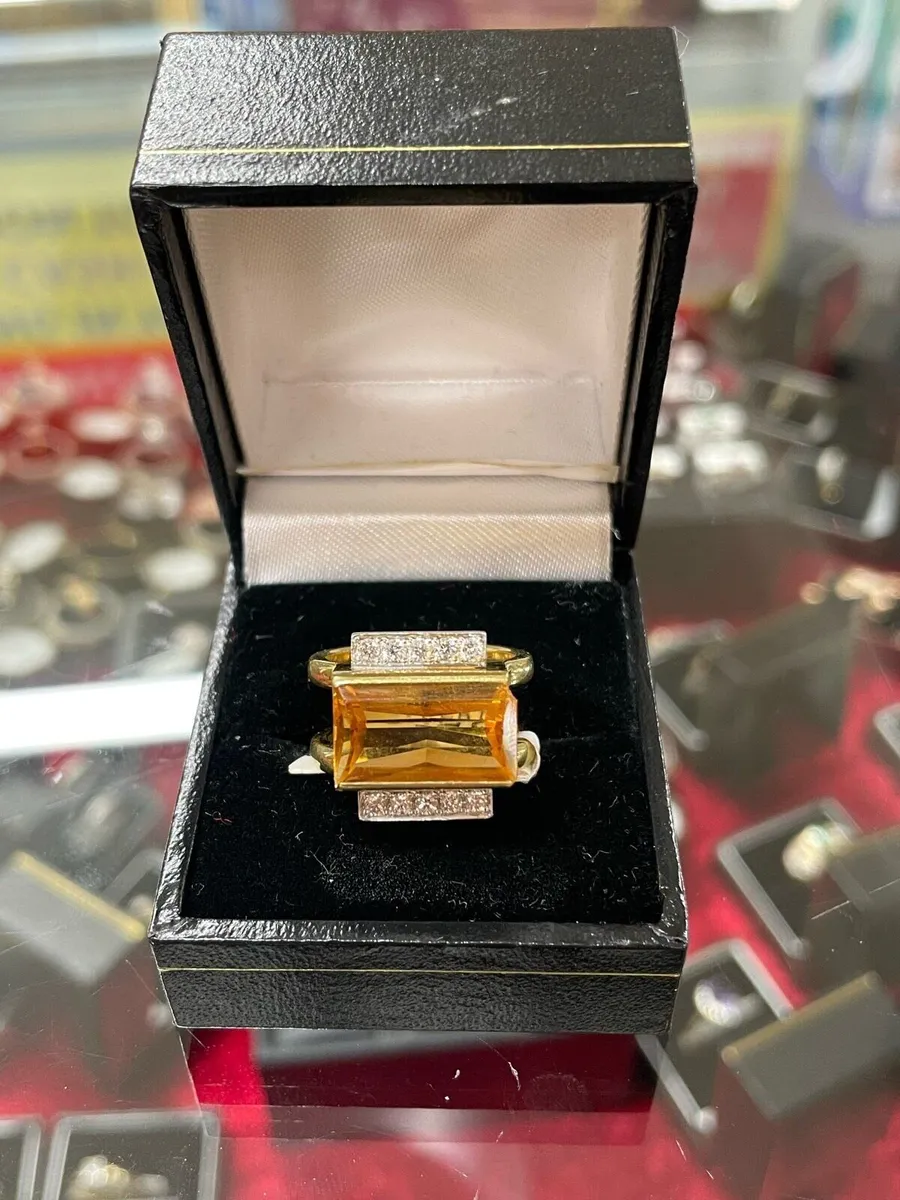 18k gold citrine ring with diamonds. - Image 1