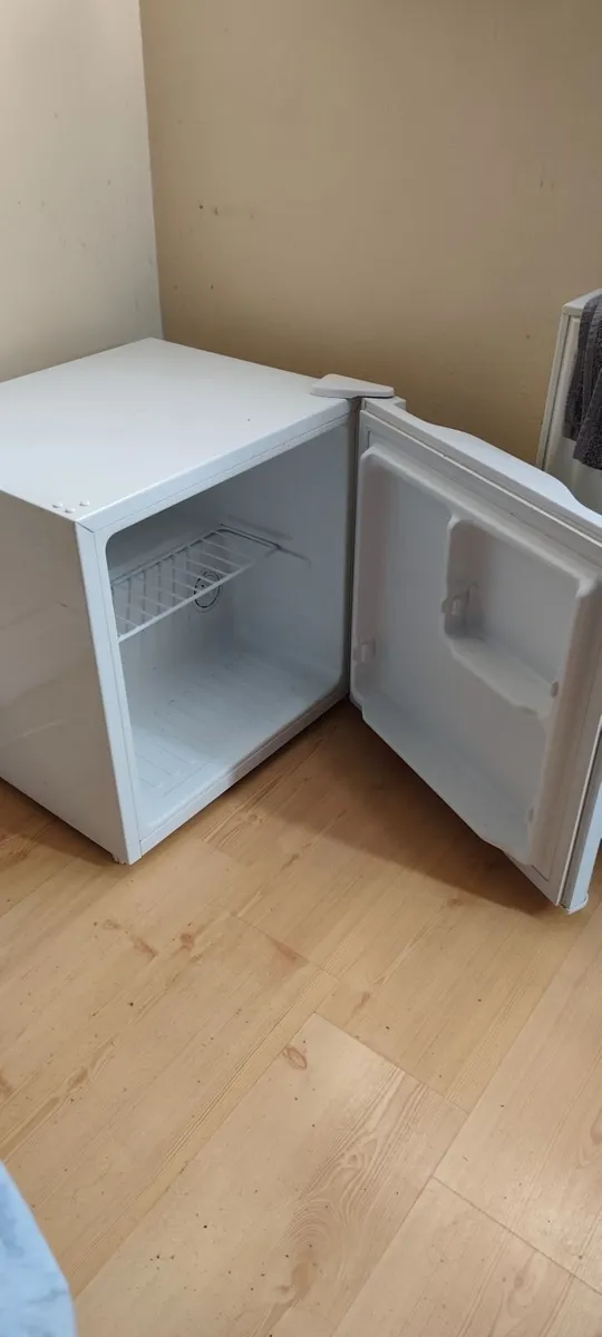 mini fridge - Image 1