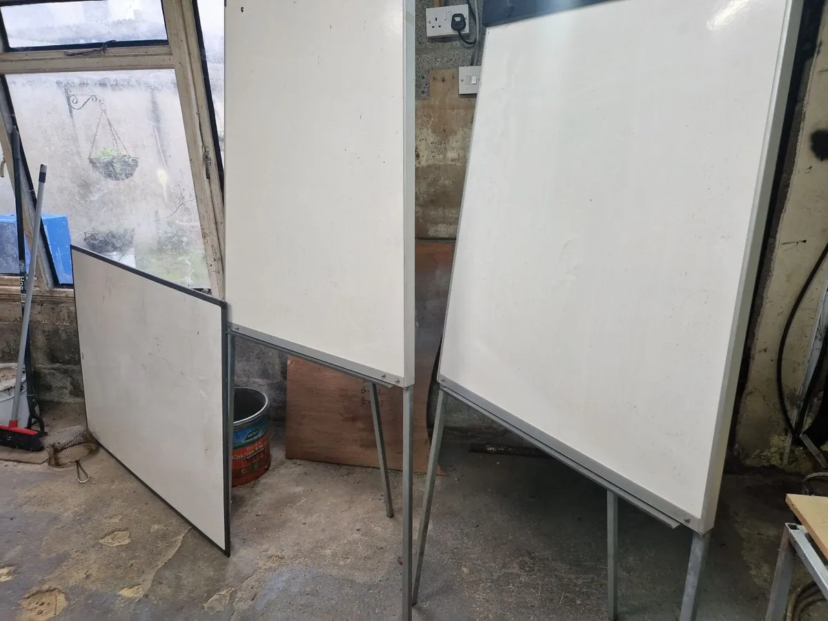 While boards - Image 1