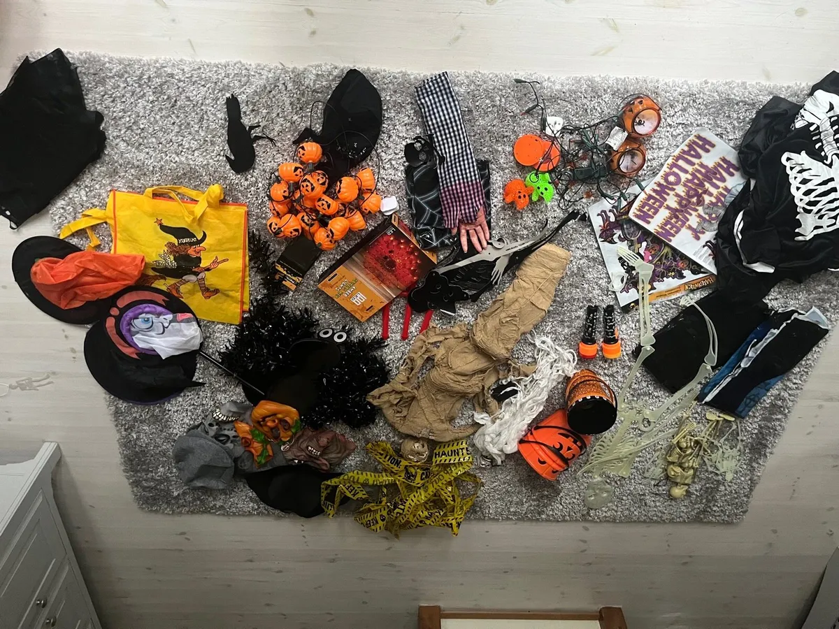 Large box of Halloween decorations - Image 4