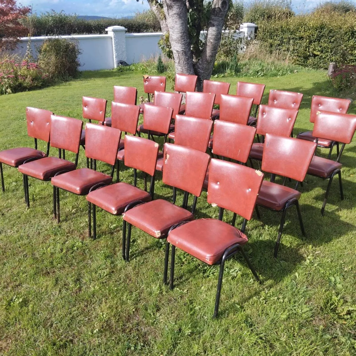 24 metal framed cbairs - Image 1