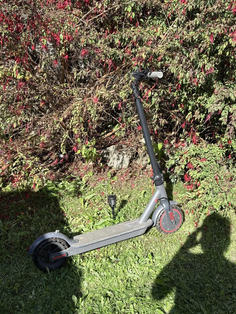 E scooter AovoPro - Image 1