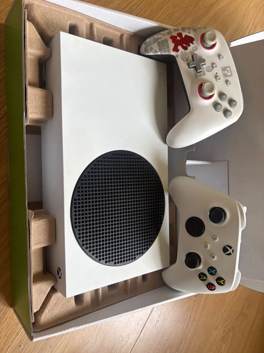 Xbox Series S ( inc Nintendo switch controller) - Image 2