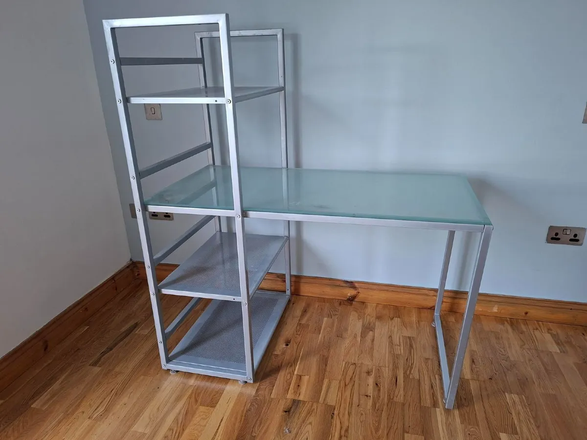 Glass-top office desk - Image 1