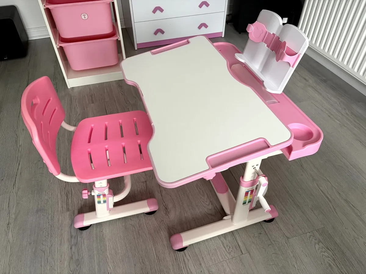 kids desk and chair set - Image 1