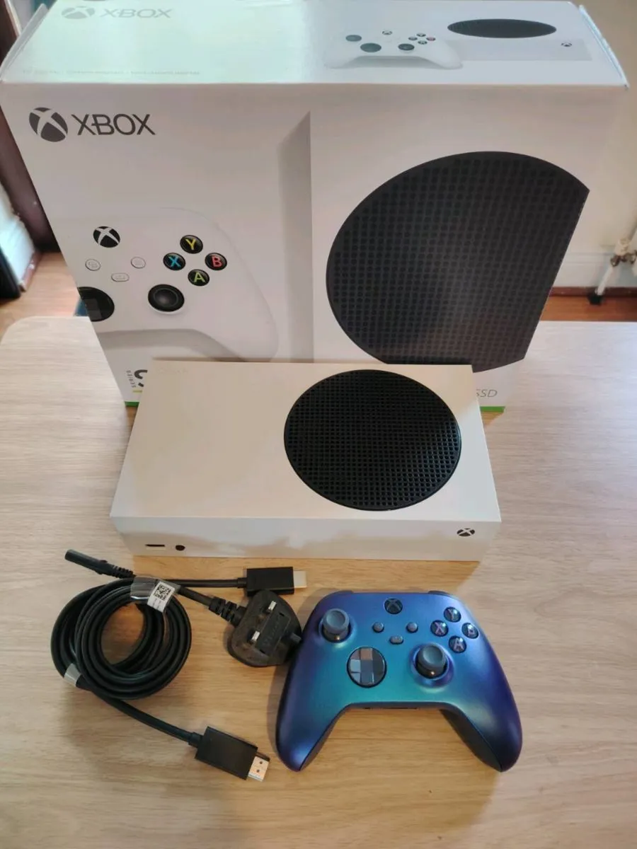Xbox series S 512GB Mint Condition with Box - Image 2