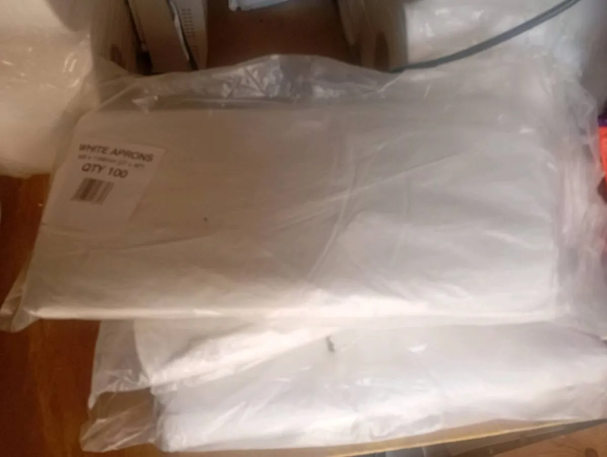 500 Plastic Aprons - Image 2