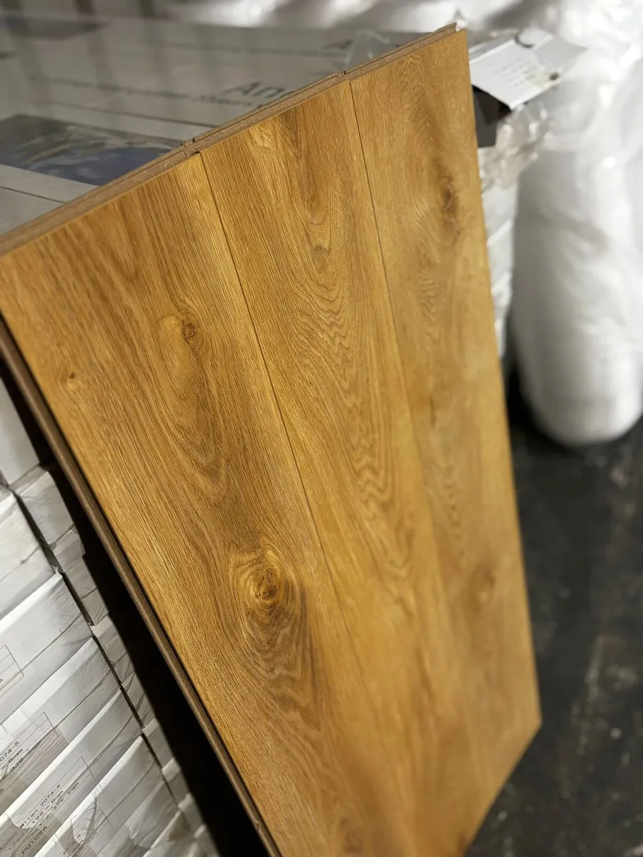 New Laminated Flooring Free Delivery 8mm Oak Milan - Image 2