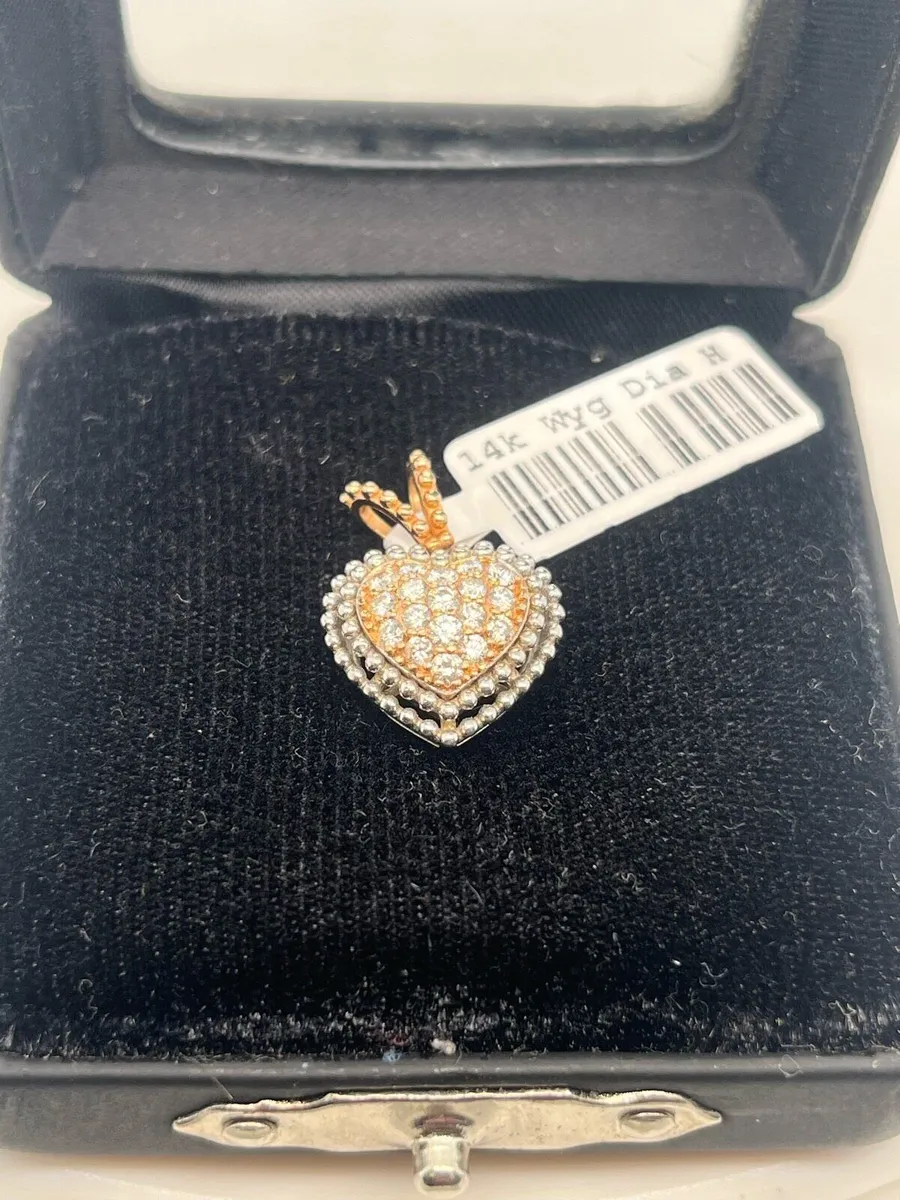 14k white gold heart pendant with diamonds. - Image 1