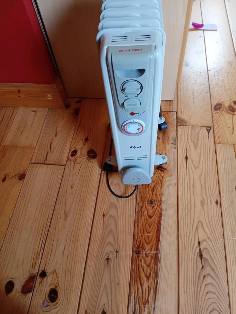 Small oil filled radiator with inbuilt timer. - Image 2