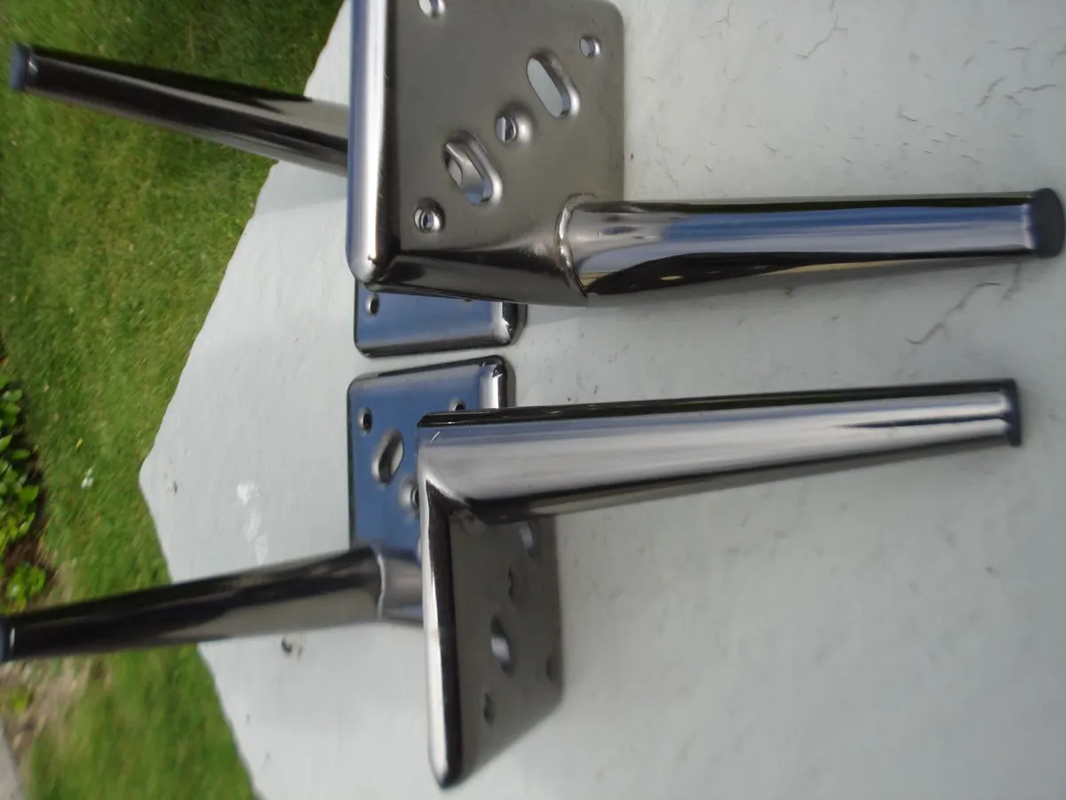 4 NEW  TRENDY METAL SOFA FURNITURE LEGS. - Image 2