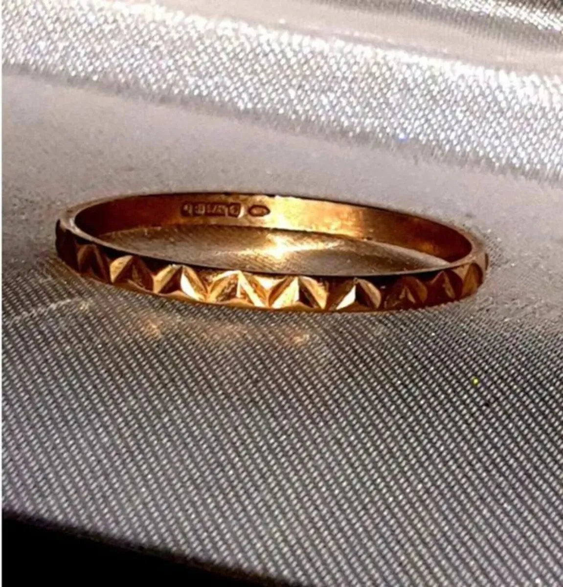 Vintage Hallmarked 9k Yellow Gold Geometric Ring - Image 4