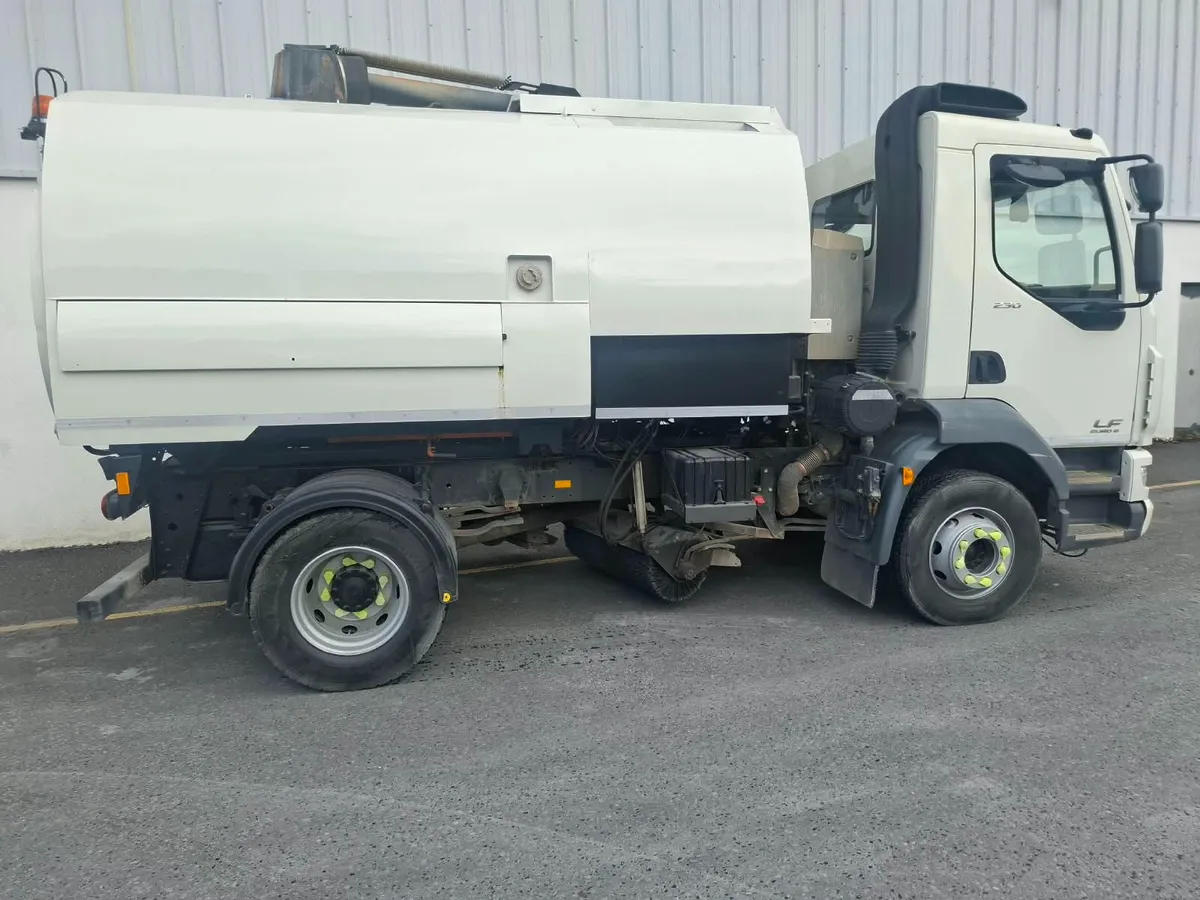 DAF LF 16T JOHNSTON  ROAD SWEEPER - Image 2