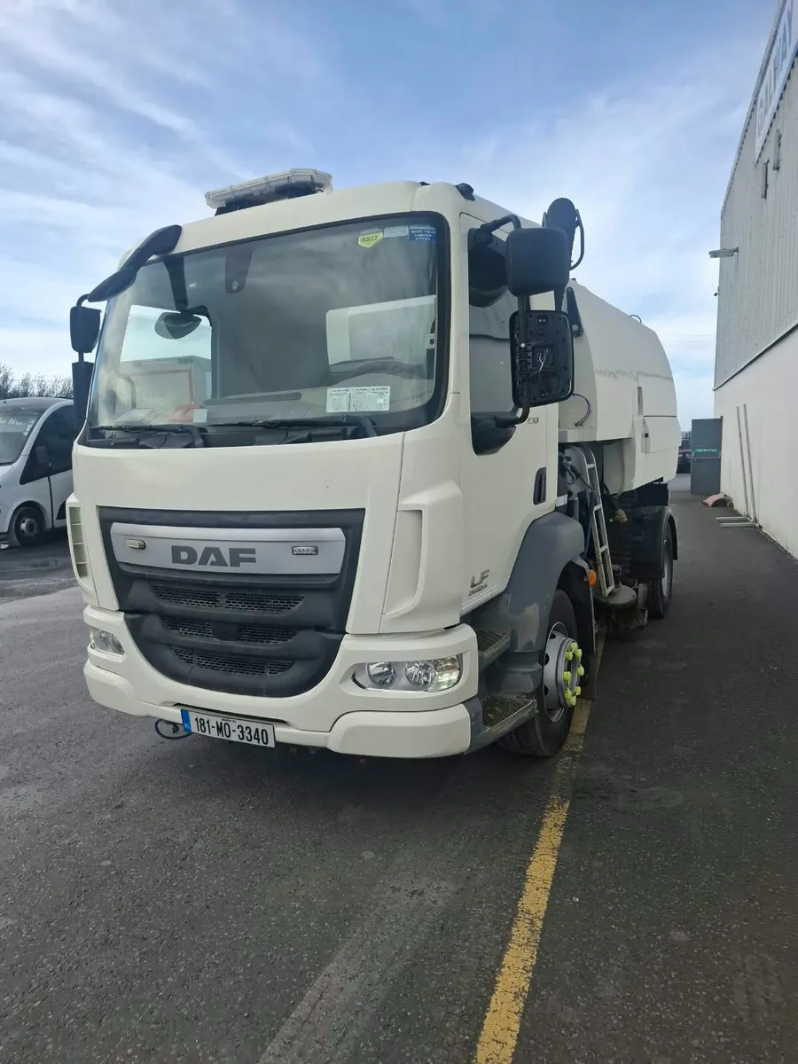 DAF LF 16T JOHNSTON  ROAD SWEEPER - Image 3
