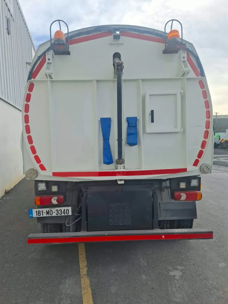 DAF LF 16T JOHNSTON  ROAD SWEEPER - Image 4