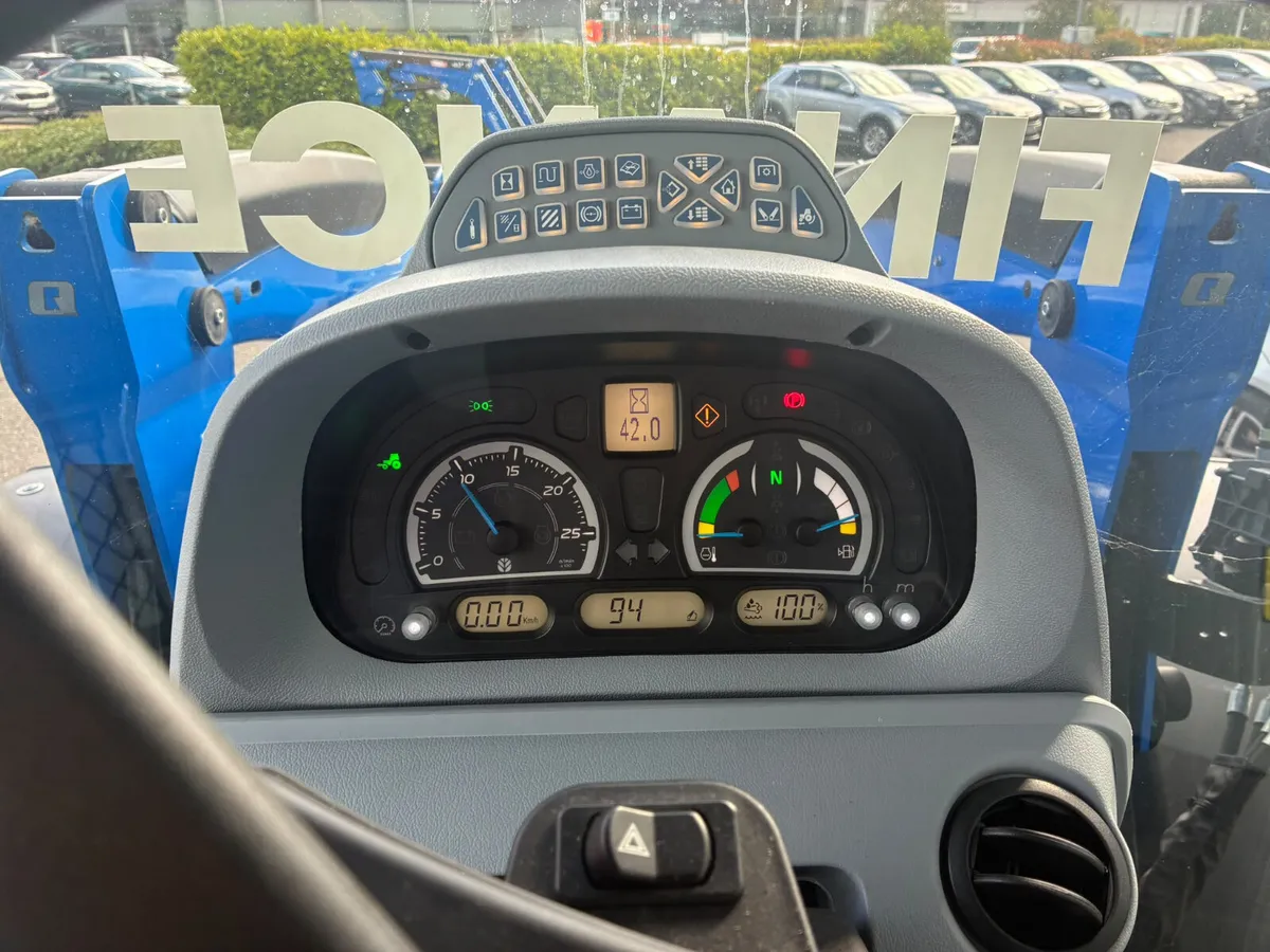 Ex Demo New Holland T5.120 DynamicCommand - Image 4