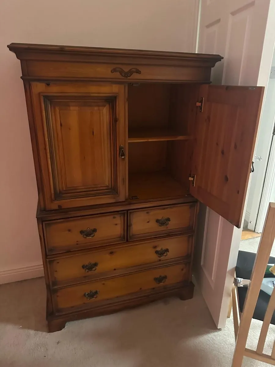 Bedroom furniture - Image 1