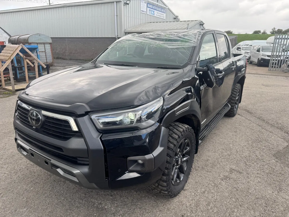 2025 TOYOTA HILUX INVINCIBLE X AUTO - Image 2