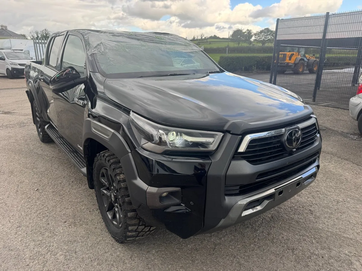 2025 TOYOTA HILUX INVINCIBLE X AUTO - Image 1