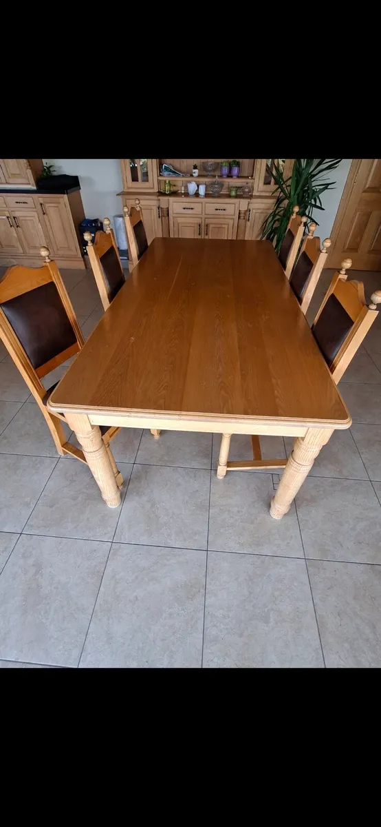 Kitchen table and chairs - Image 1